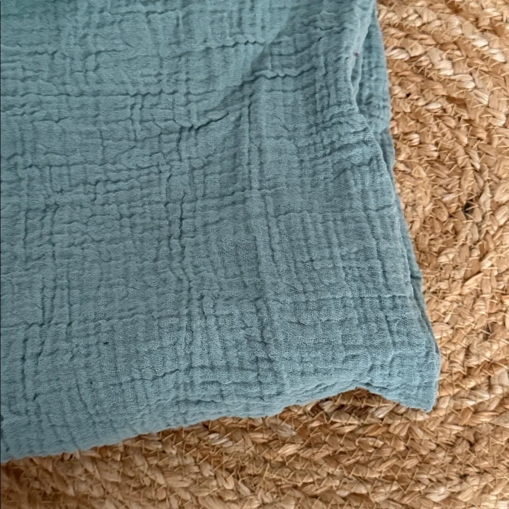 Soarwg Kids cotton Gauze Blanket in Sage.